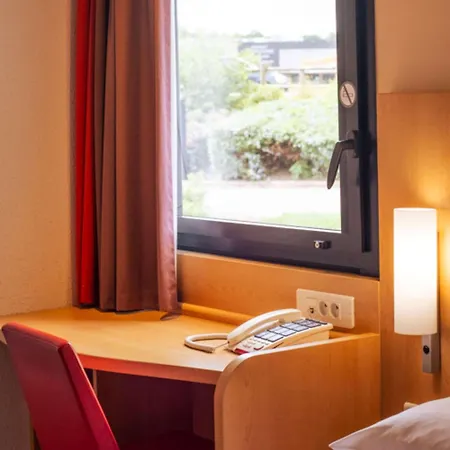 Ibis Guingamp Coeur De Bretagne Ploumagoar