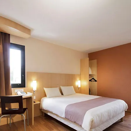 Ibis Guingamp Coeur De Bretagne Hotel Ploumagoar