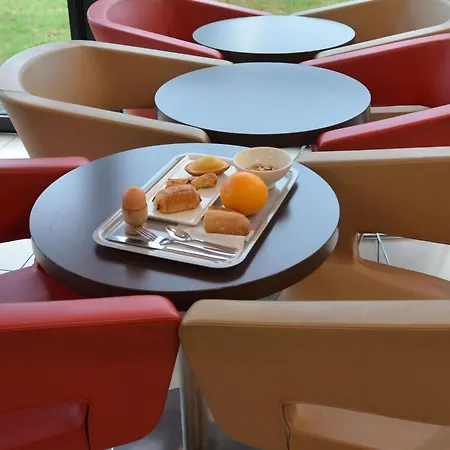 Ibis Guingamp Coeur De Bretagne Ploumagoar