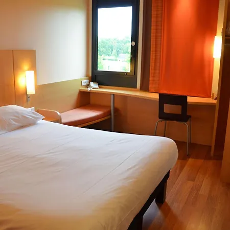 Ibis Guingamp Coeur De Bretagne Hotel Ploumagoar