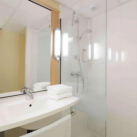 Hotel Ibis Guingamp Coeur De Bretagne Ploumagoar