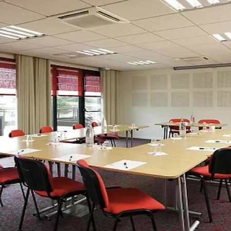 Hotel Ibis Guingamp Coeur De Bretagne 3*